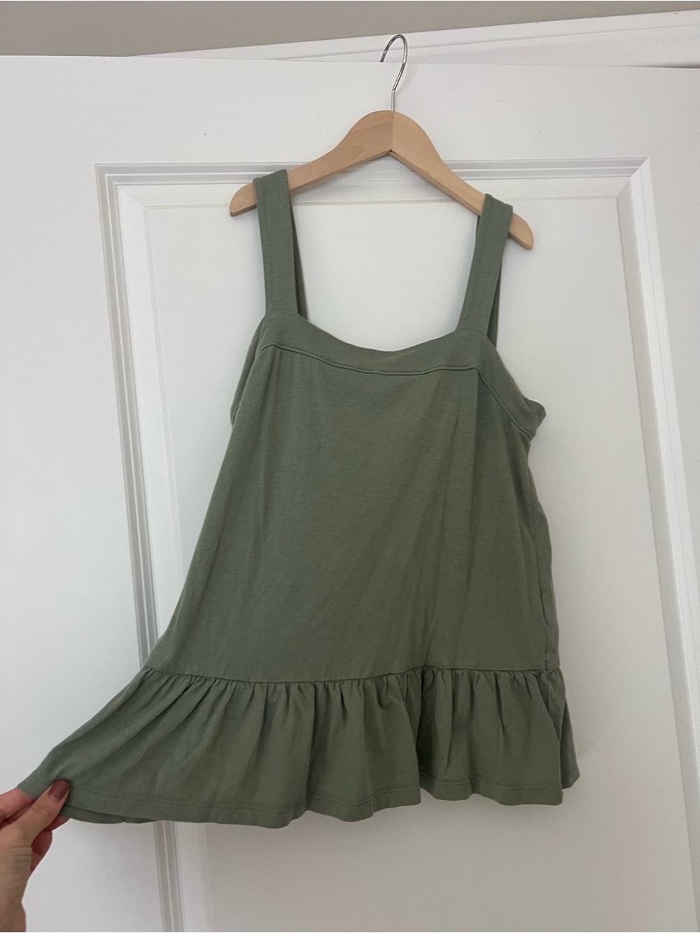 GAP Tank Top - Picture 2 of 8